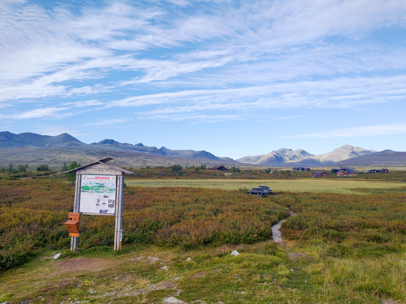 Fjellene i Rondane sett fra veien.